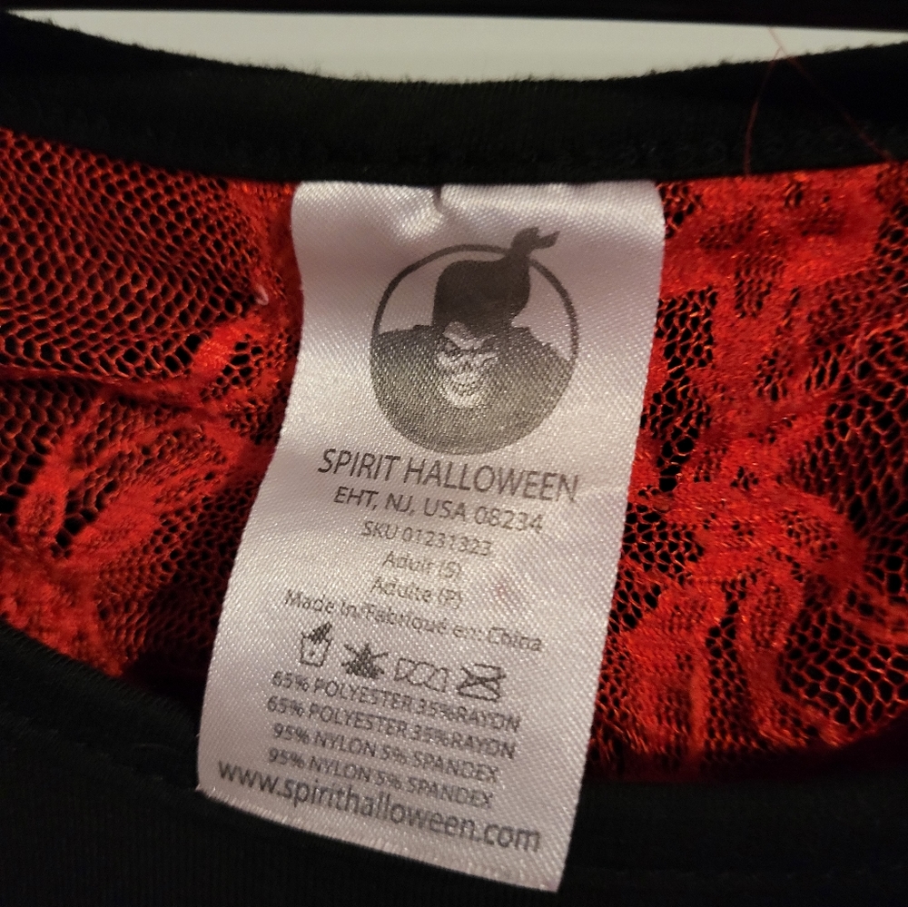 black and red lace skull top - Picture 3 of 3